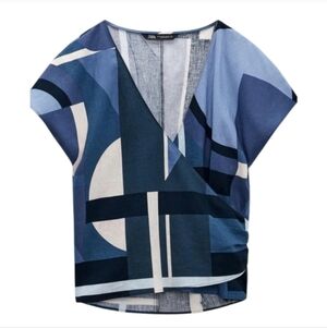 💥 Zara Blue and White Patterned Top